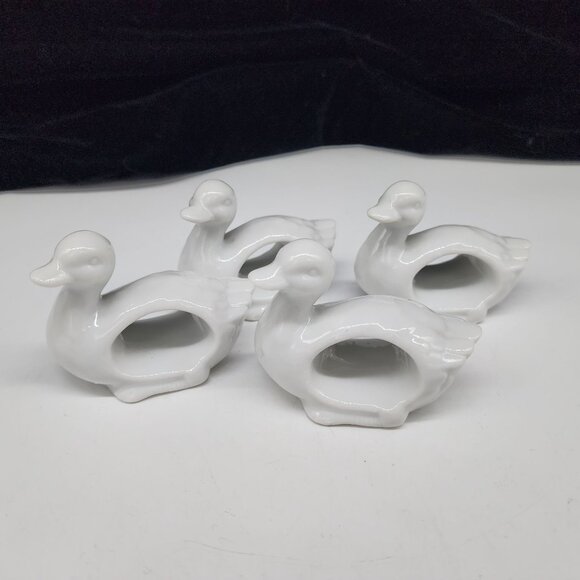 Set Of 4 White Ceramic Duck Napkin Rings Table Decor - Picture 1 of 7